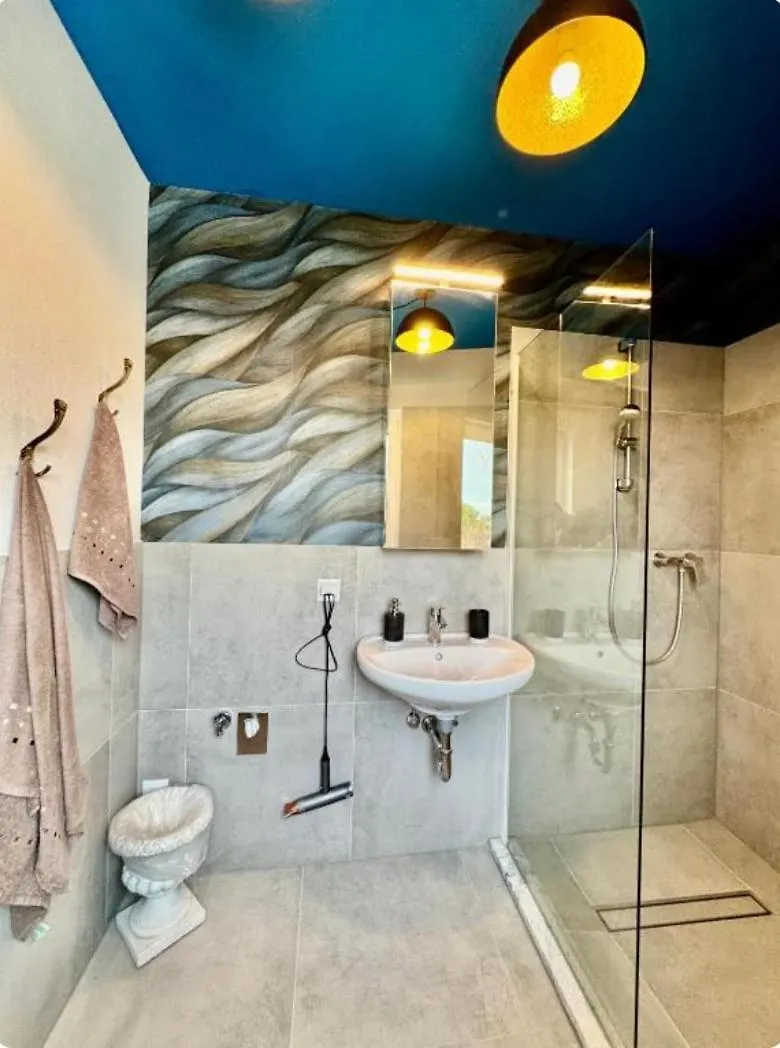 Luxury Rooftop Long-Term Apartment Wien